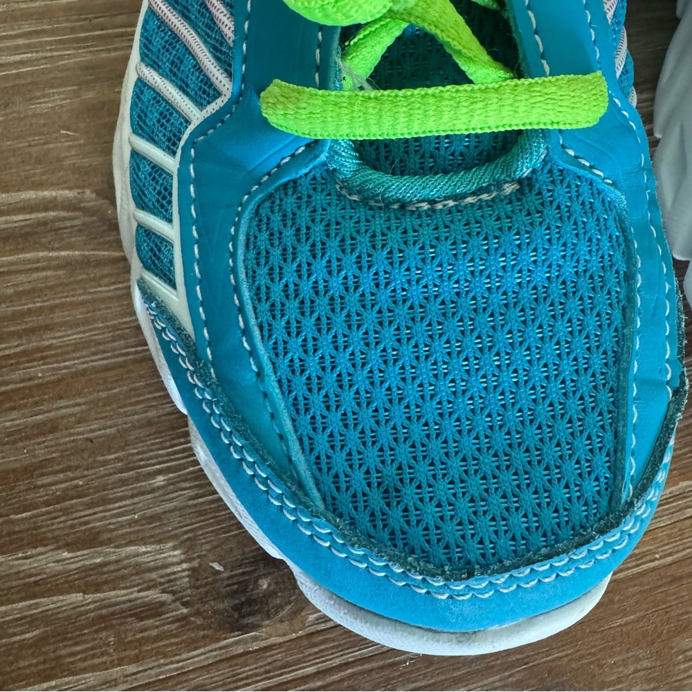 Girls Fila Radical 3 Running Shoe Size 3 Blue Green Pink - Picture 4 of 7